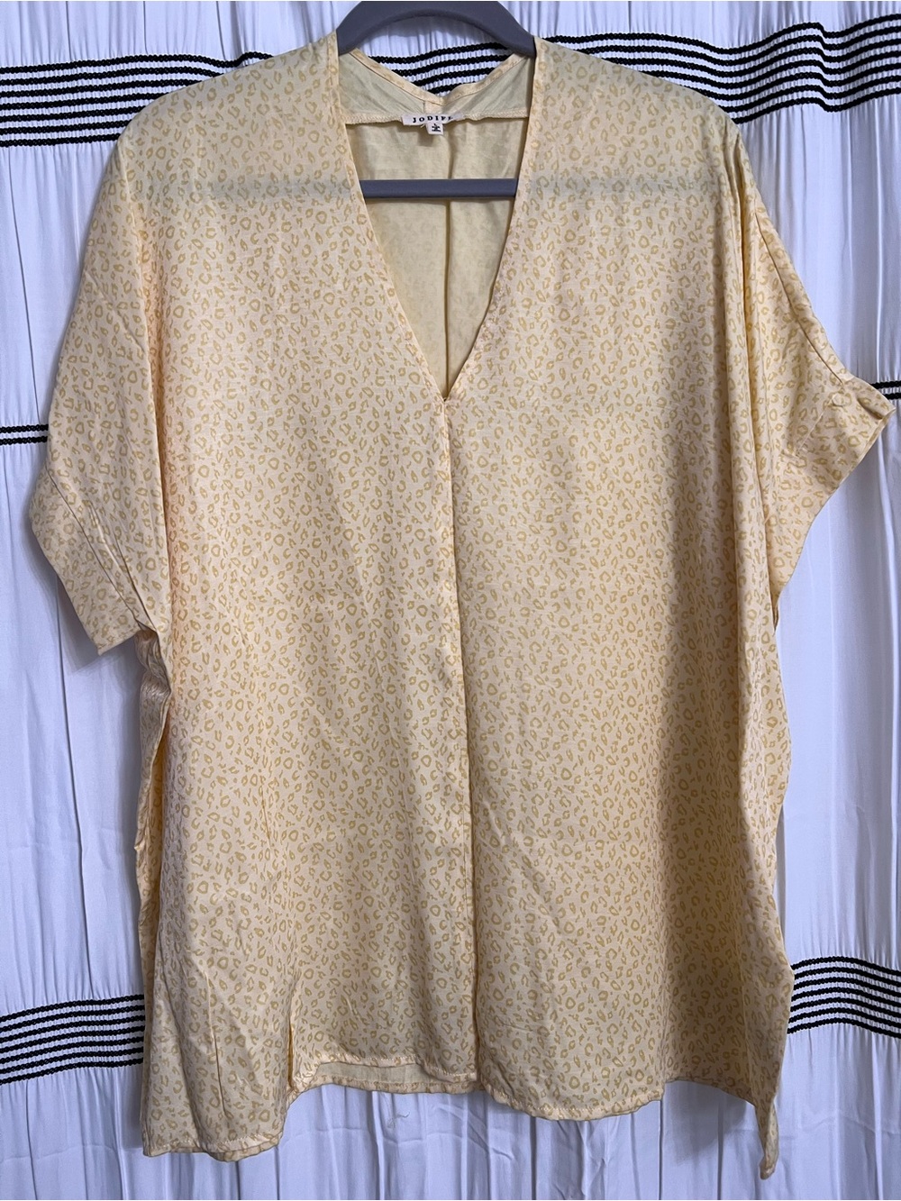 JODIFL Pale Yellow Leopard Print V-Neck Blouse